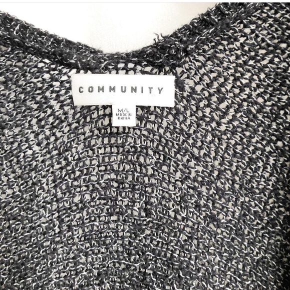 Community black short sleeve knit - Picture 2 of 4